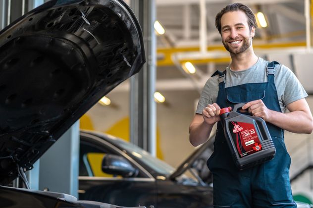 Automotive and heavy-duty engine oil product imagery.