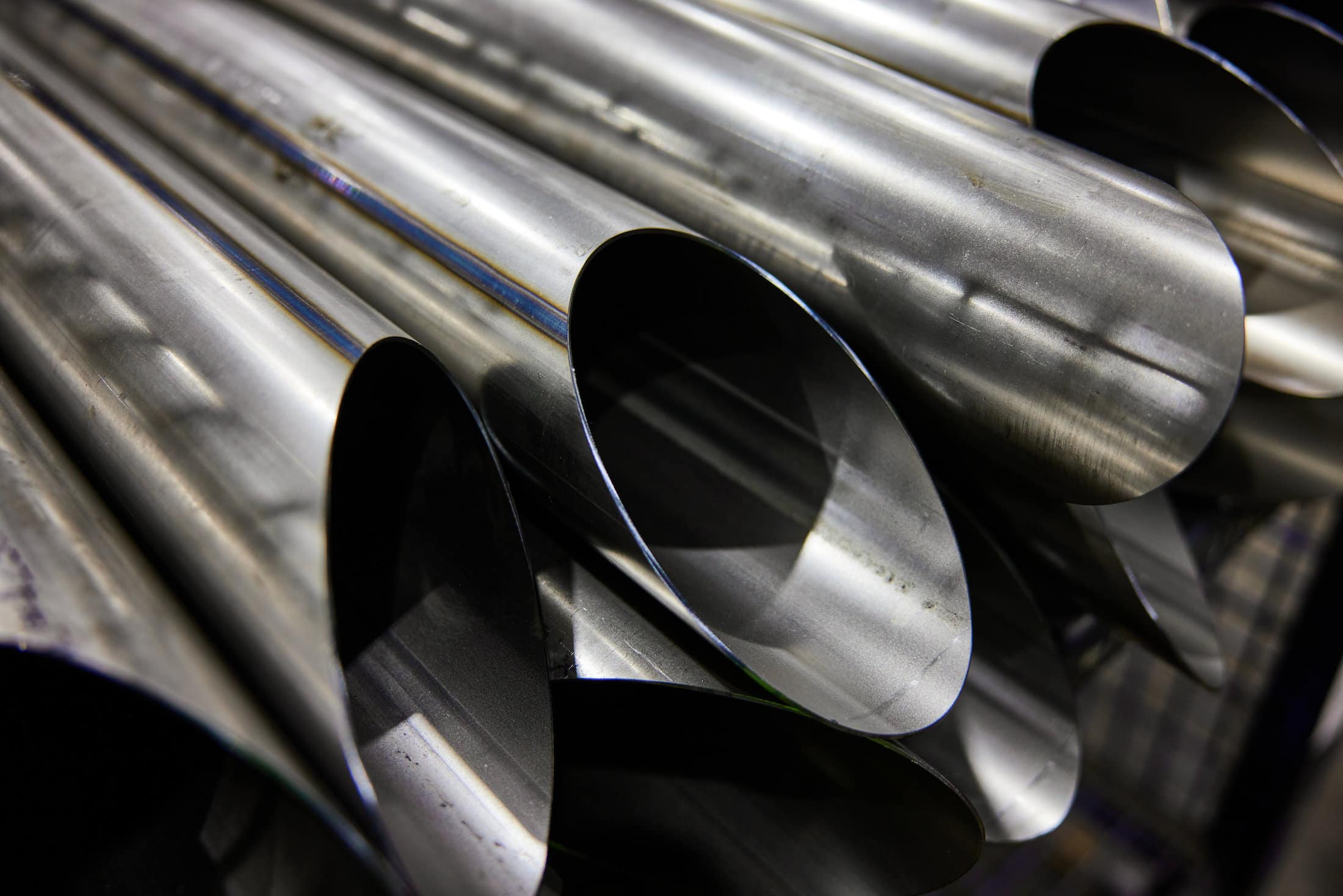Cut-to-length stainless steel tubes with clean, square edges for fabrication use